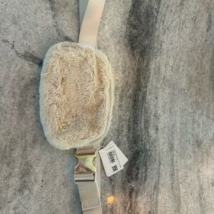 Lululemon everywhere cross body belt bag NWT
